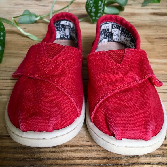 Bright tomato red Toms shoes - Picture 2 of 4